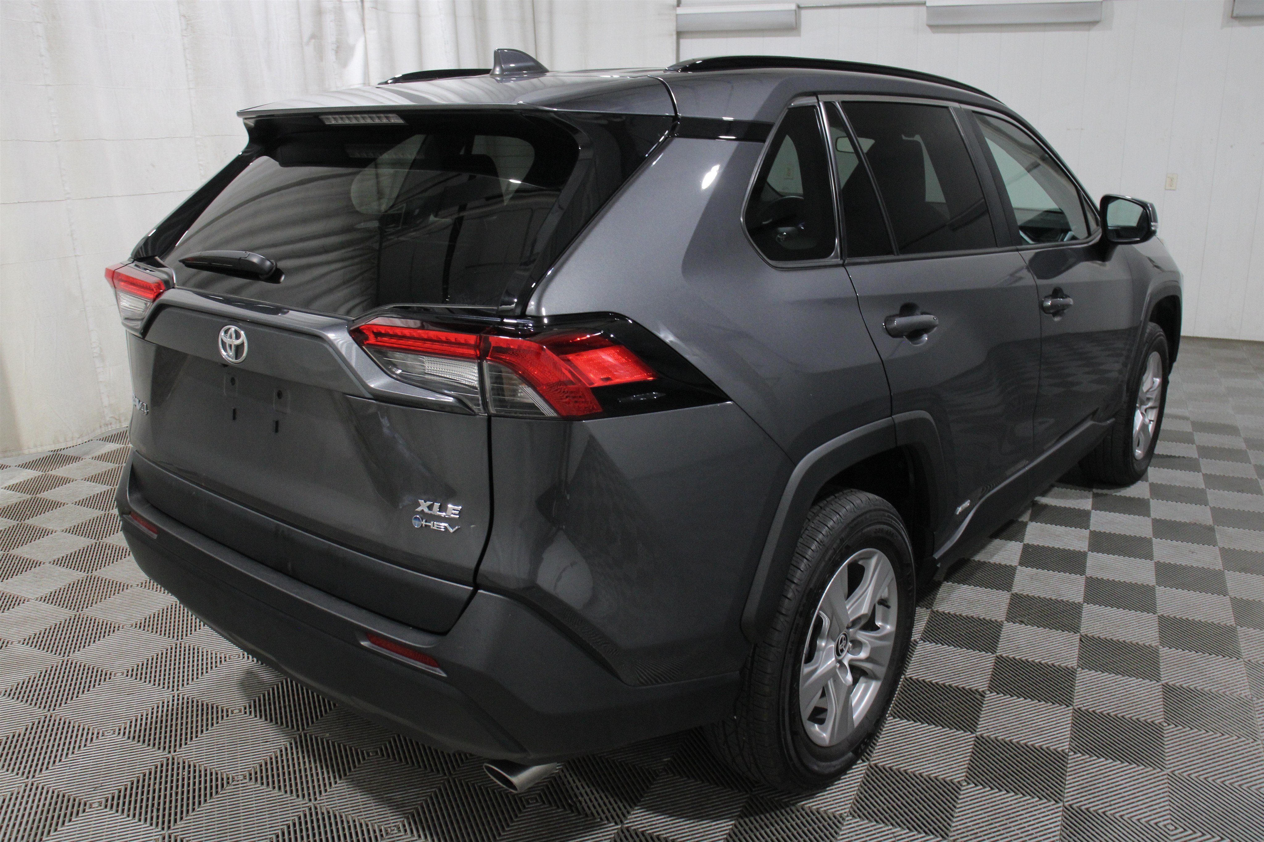 Used 2025 Magnetic Gray Metallic Toyota Hybrid XLE image 33