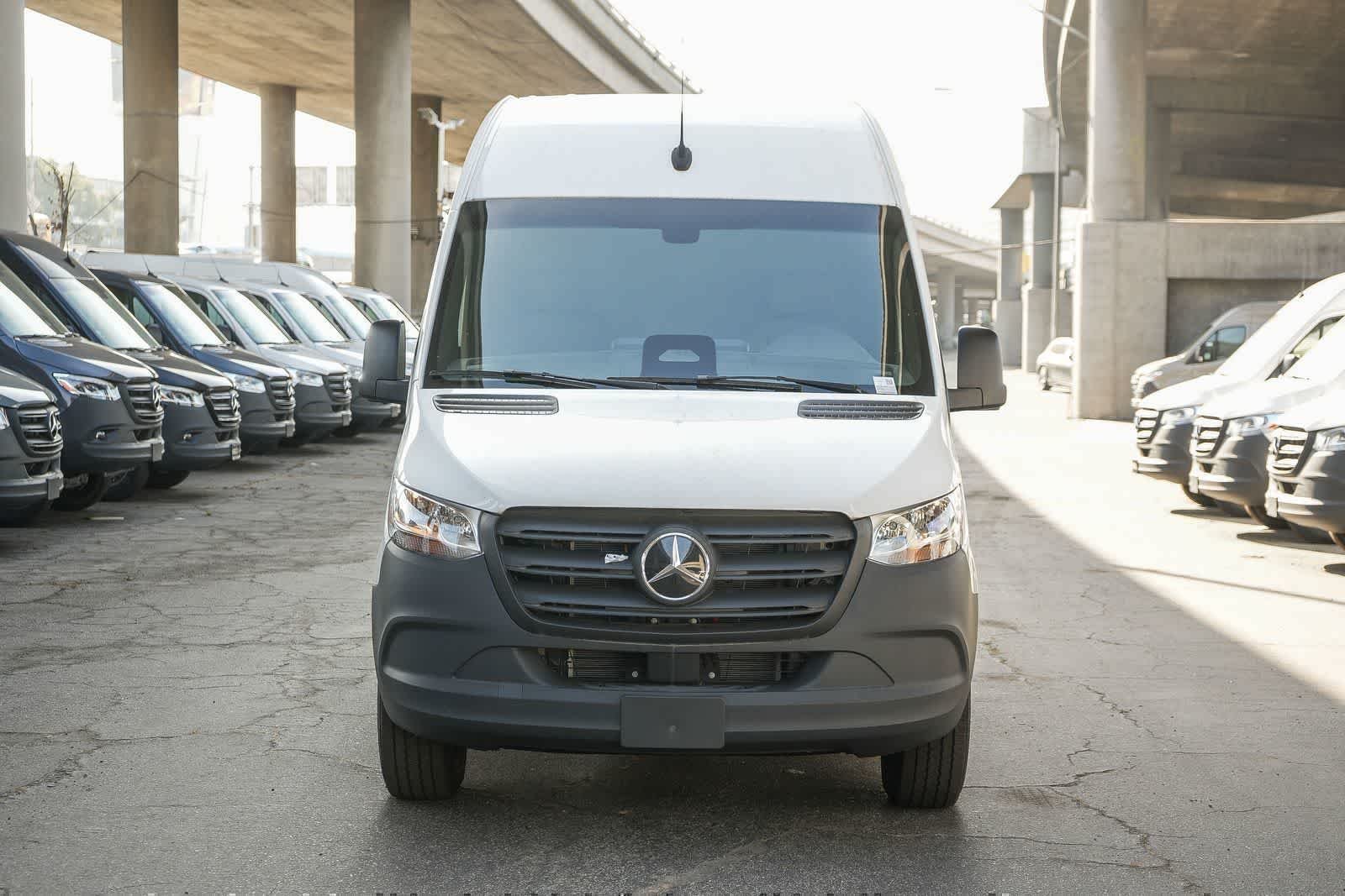 New 2025 Arctic+White Mercedes-Benz Cargo 170WB High Roof 113kW Battery RWD HO Motor image 36