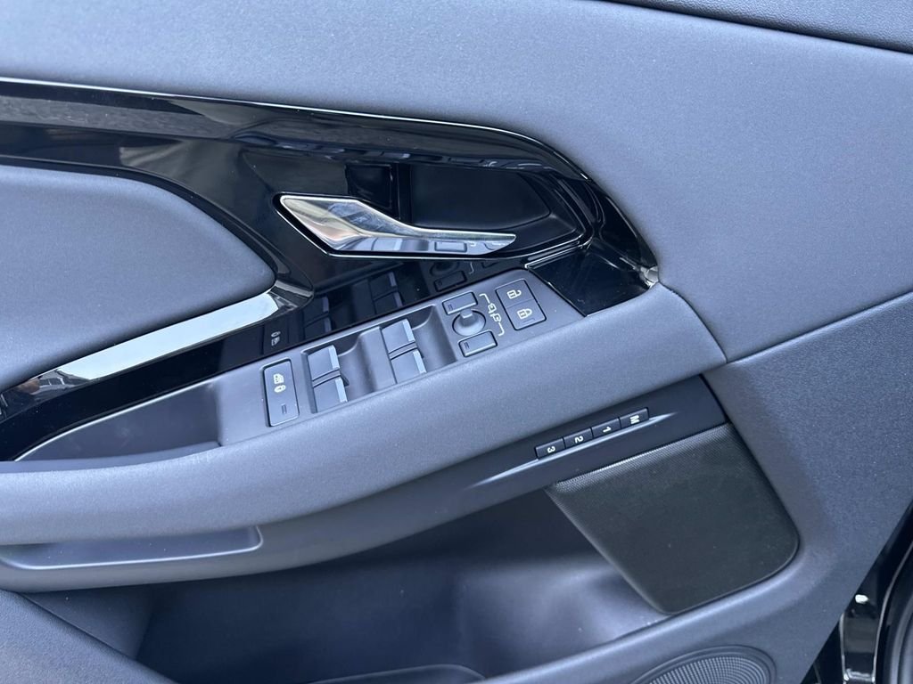 New 2026 Santorini Black Land Rover S image 19