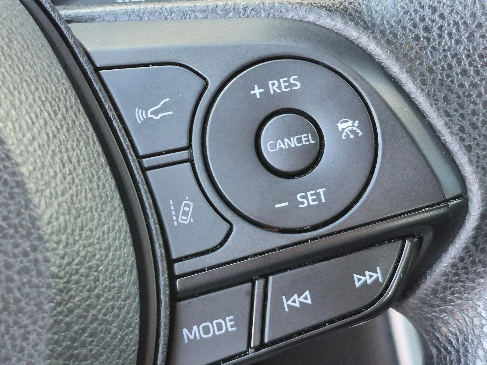 Used 2024 Ice Cap/Midnight Black Metallic Toyota Hybrid Woodland image 15