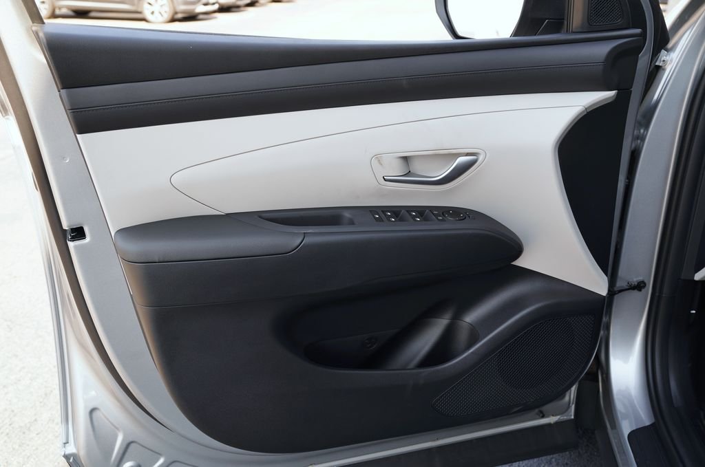 New 2026 Shimmering Silver Hyundai SEL image 31