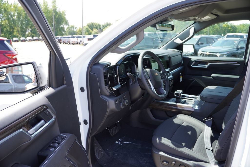 2026 Chevrolet Silverado 1500 LT - Photo 10