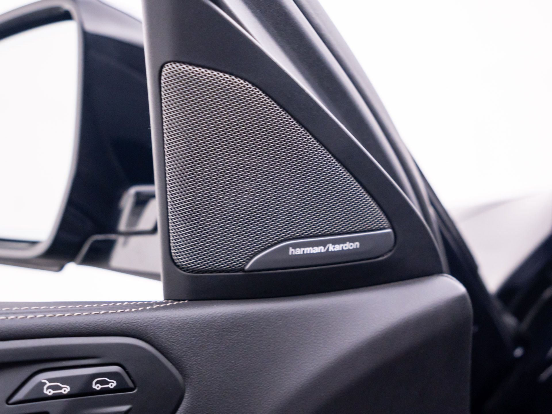Used 2025 Black BMW xDrive40i image 14