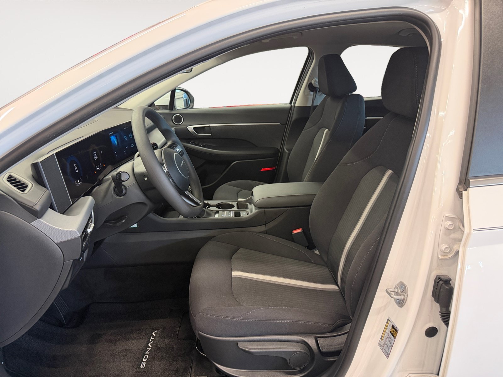 Used 2025 Serenity White Hyundai SE image 22