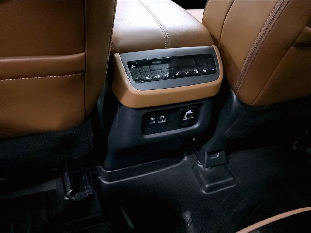 Used 2025 Everest White Pearl/Black Nissan Platinum image 29