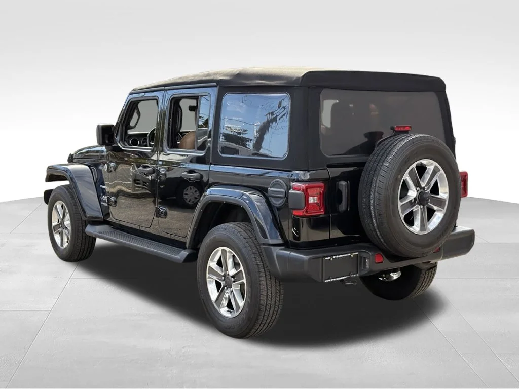 Used 2022 Black Jeep Unlimited Sahara image 6