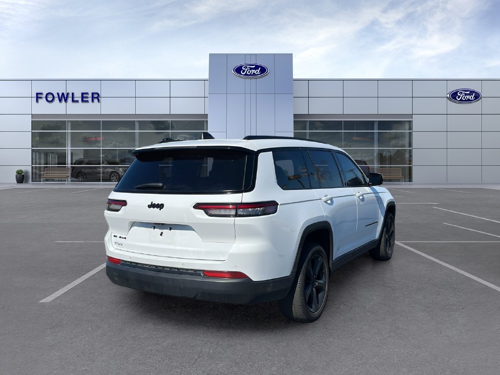 Used 2023 White Jeep Altitude image 8