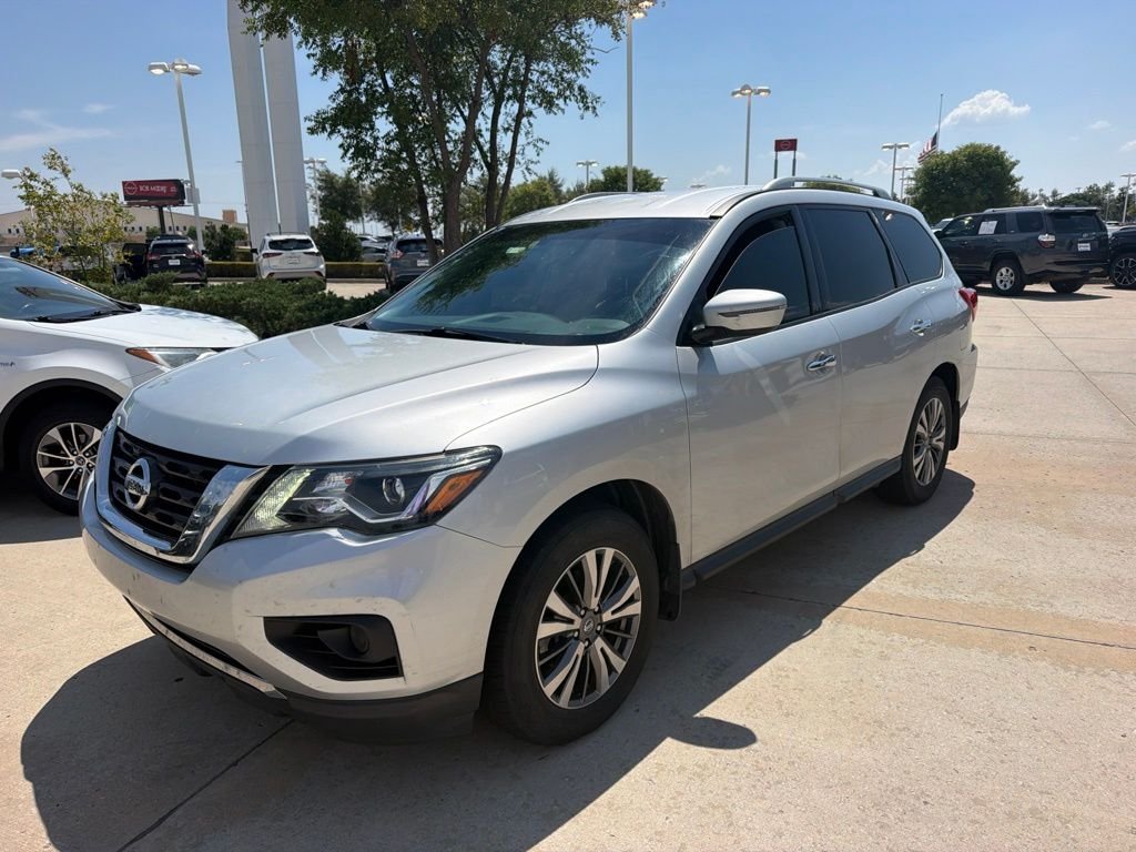 Used 2019 Silver Nissan S image 1
