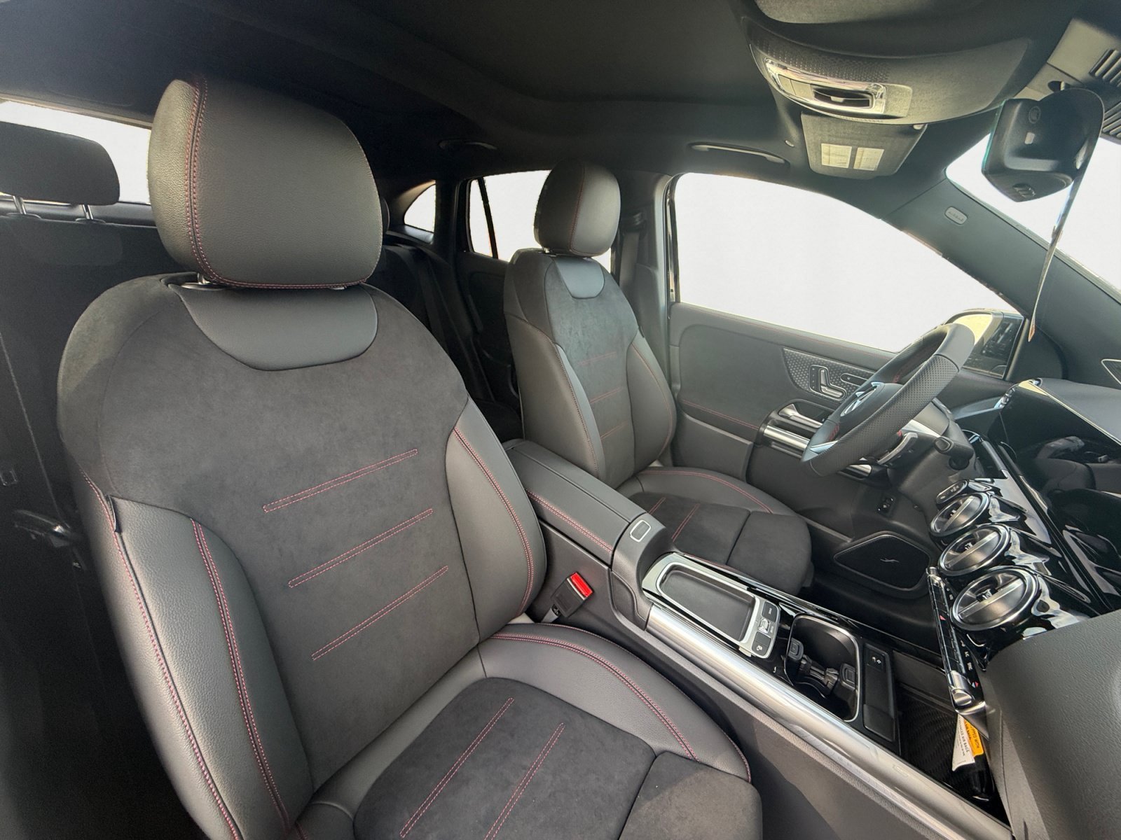 New 2026 Cosmos Black Metallic Mercedes-Benz GLA 250 image 40