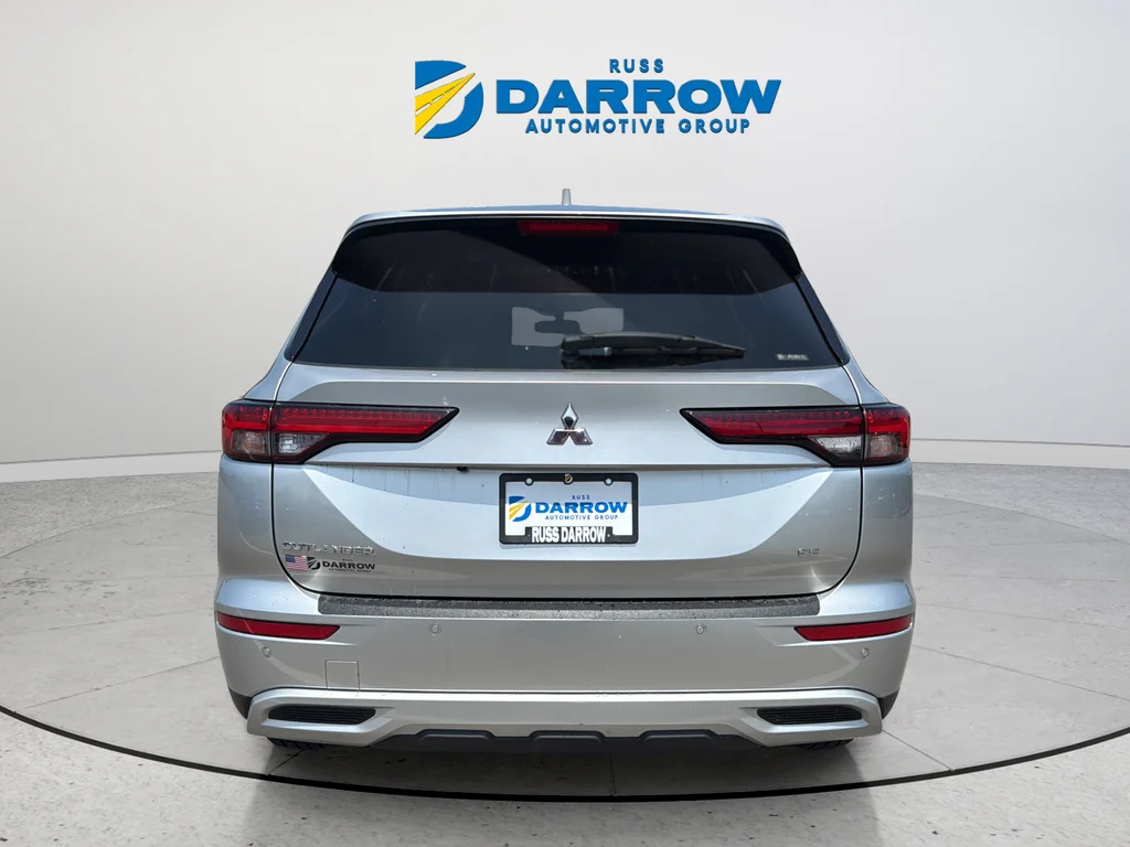 Used 2024 Silver Mitsubishi SE image 4