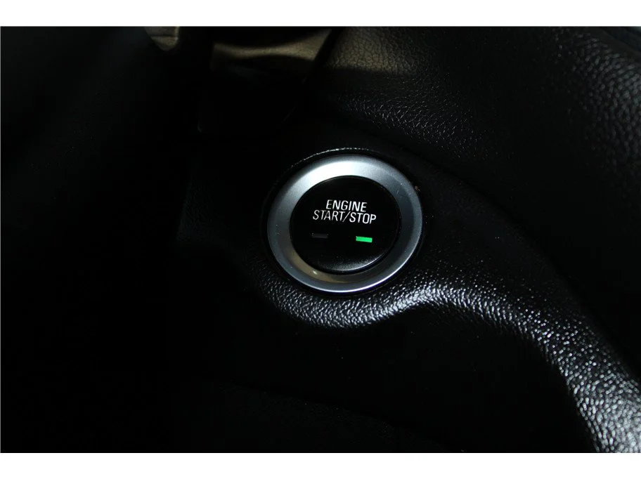 Used 2018 Summit White Chevrolet LT image 27