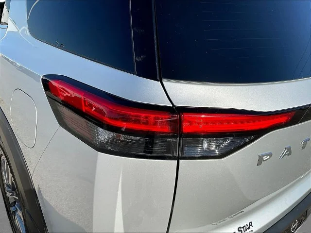 Used 2025 Silver Nissan S image 25