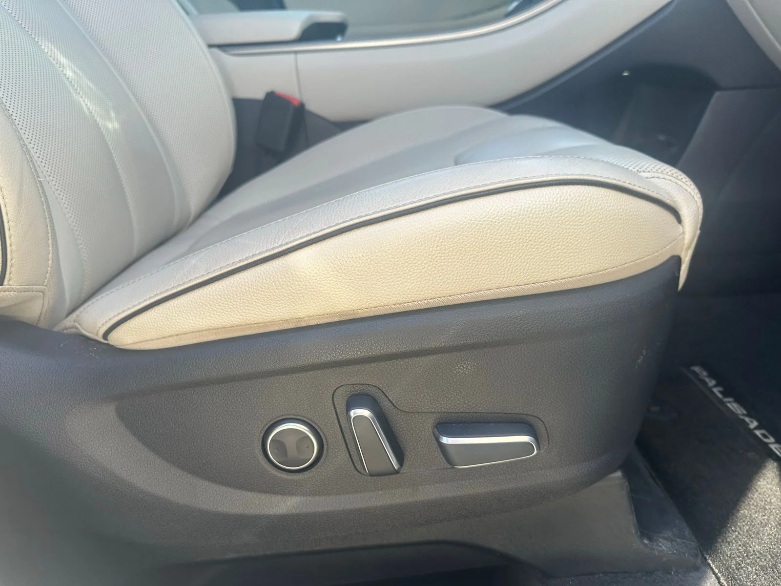 Used 2023 White Hyundai Limited image 41