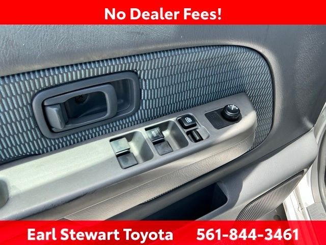 Used 2004 Silver Nissan SE image 26