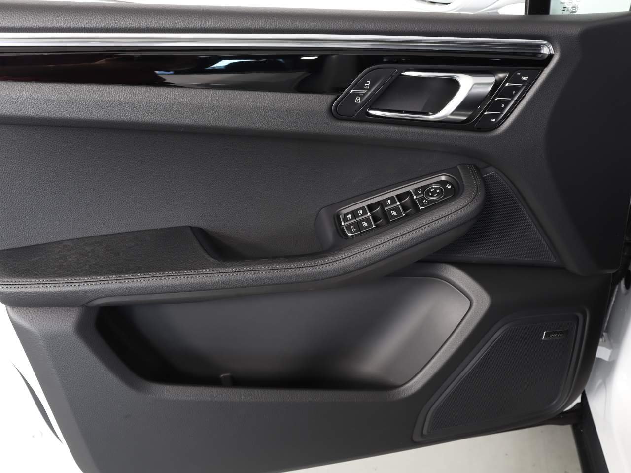 2026 Porsche Macan - Photo 21
