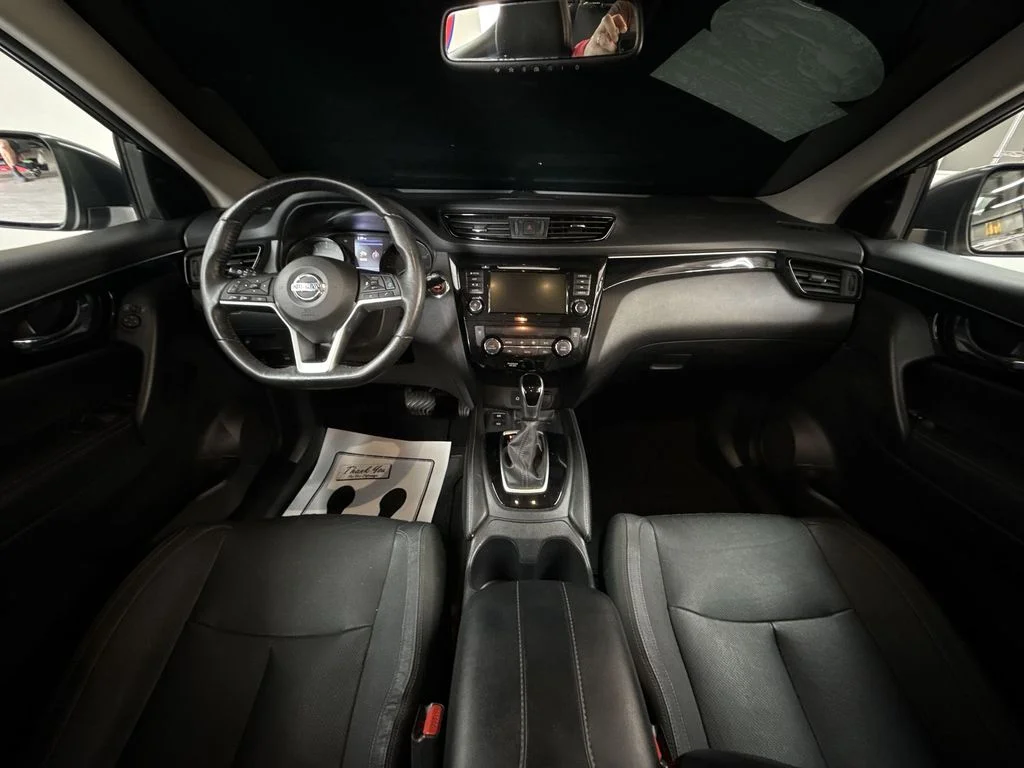 Used 2019 Gun Metallic Nissan SL image 19