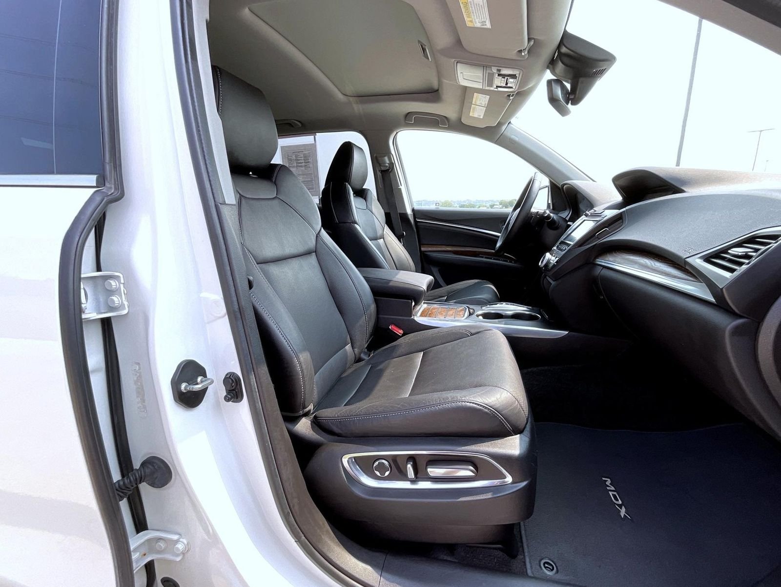 Used 2019 White Acura 3.5L Technology Package image 16