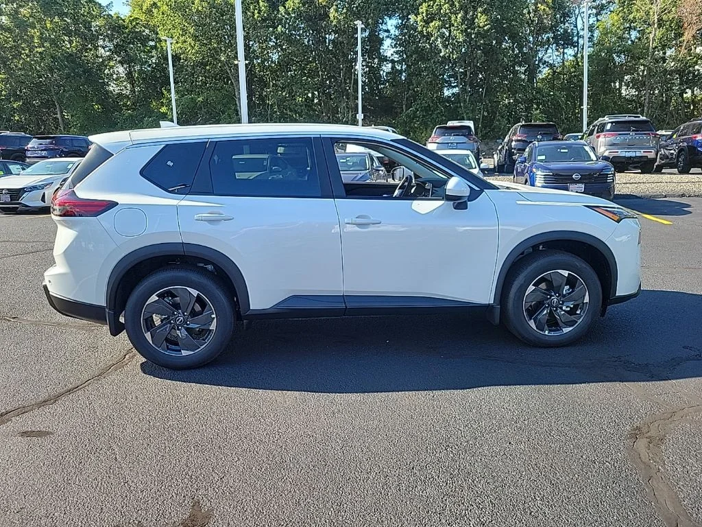 2026 Nissan Rogue SV - Photo 7