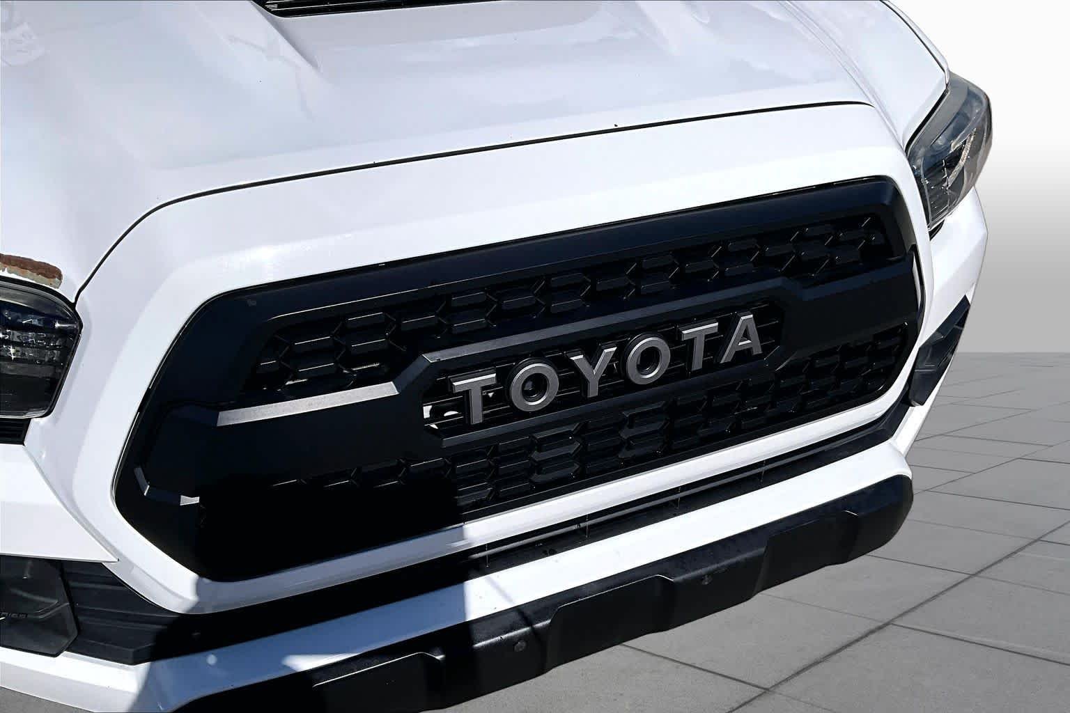 Used 2017 Super White Toyota TRD Pro image 30