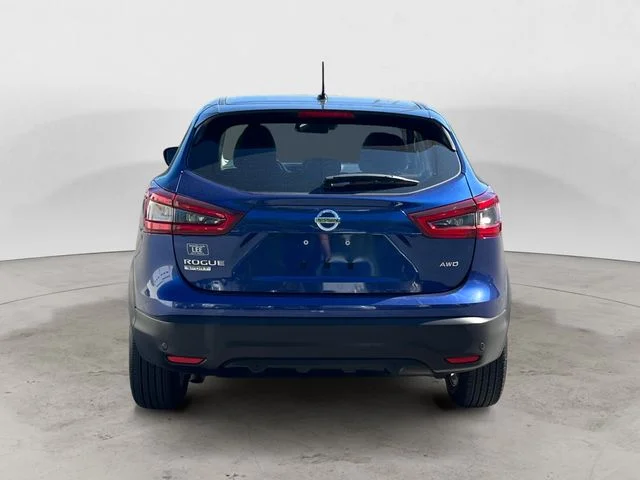 Used 2021 Blue Nissan S image 4