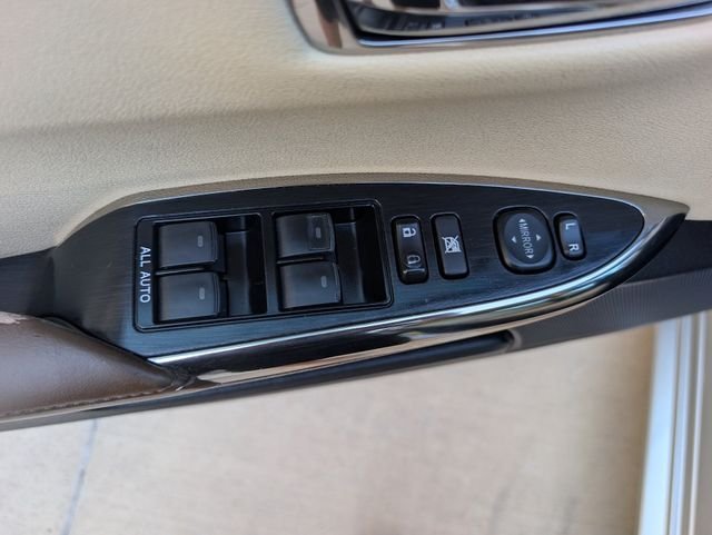 Used 2017  Toyota XLE image 20