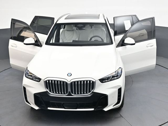 Used 2025 White BMW xDrive40i image 38