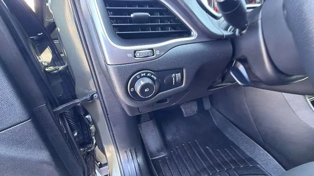 Used 2019 Green Jeep Latitude image 30