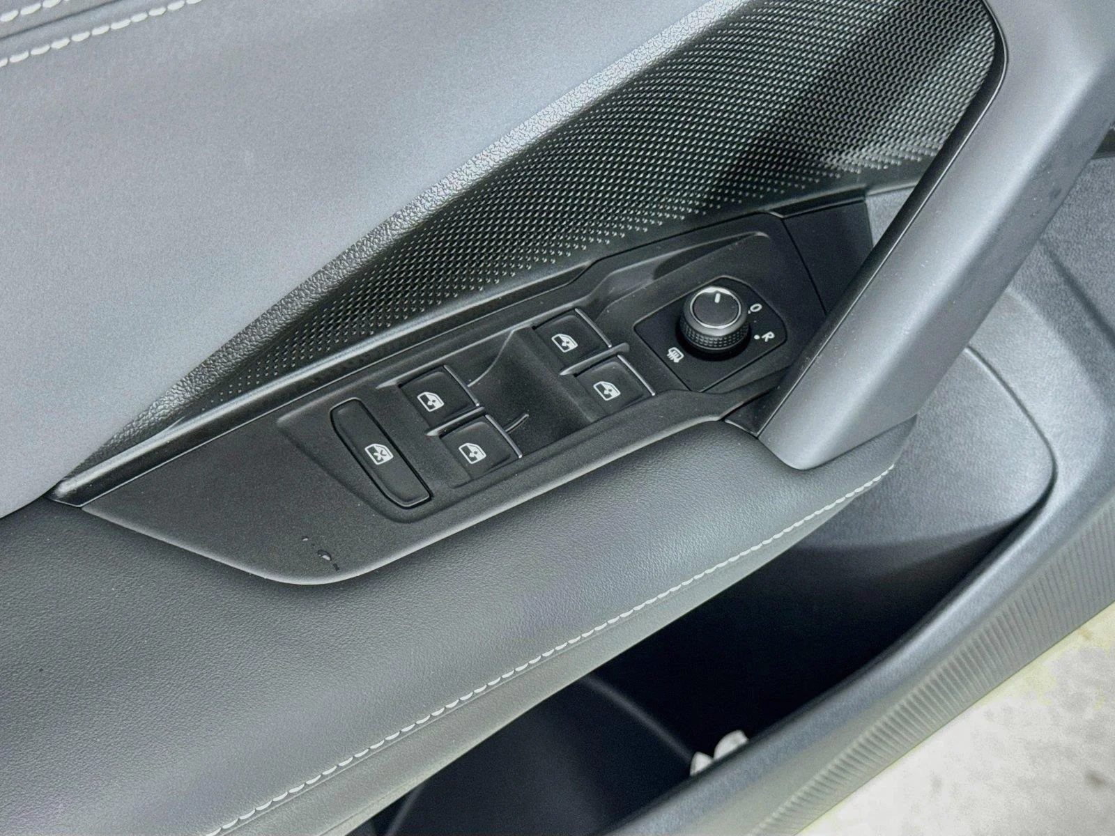 New 2026 WHITE Volkswagen SE R-Line Black image 17