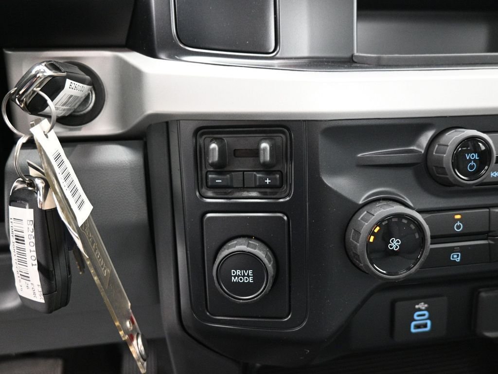 New 2026 Oxford White Ford XL image 15