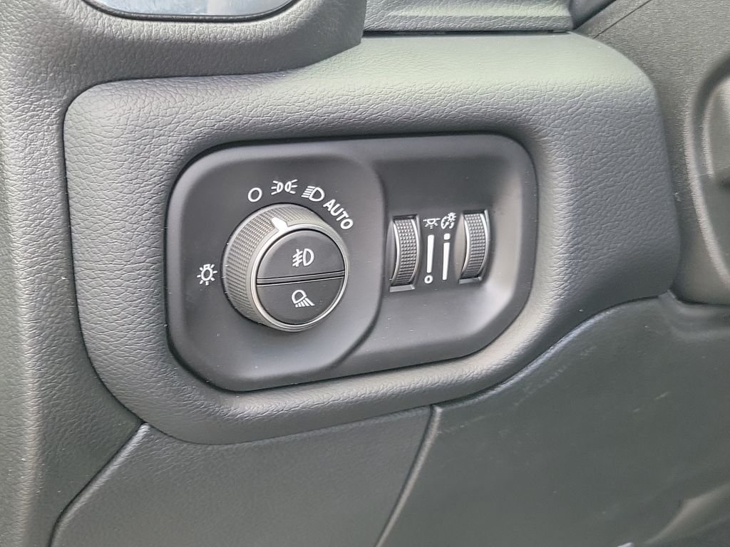 New 2026 Diamond Black Crystal Pearl-Coat Exterior Paint RAM Laramie image 18