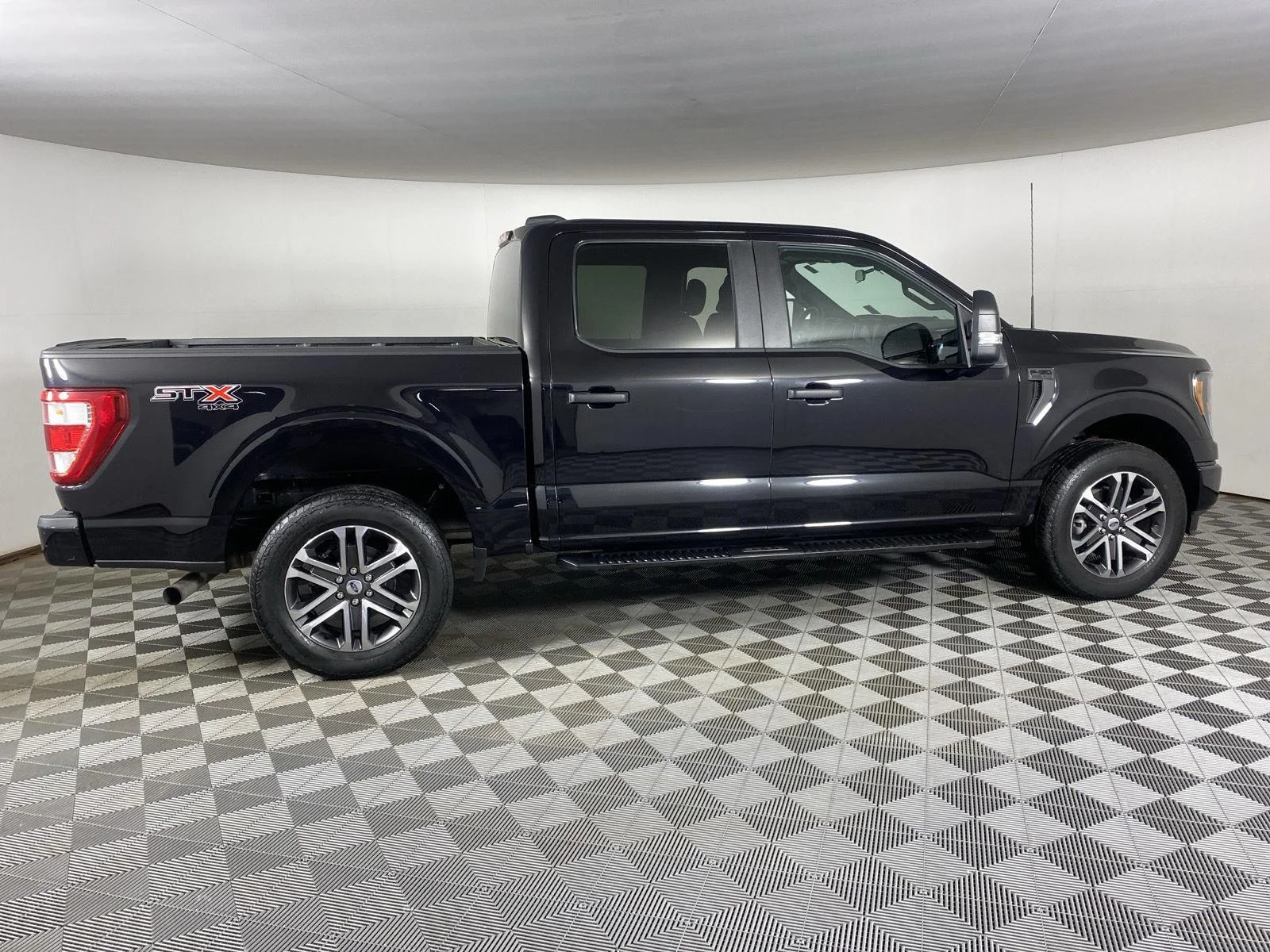 Used 2023 Agate Black Ford XL image 8