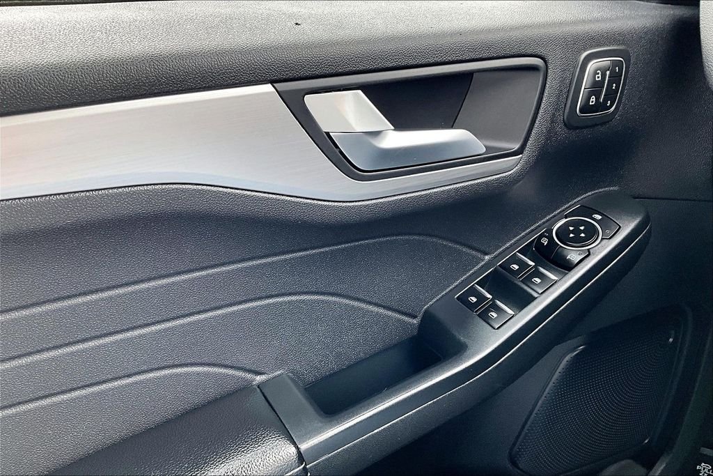 Used 2023 Black Metallic Ford Platinum image 36