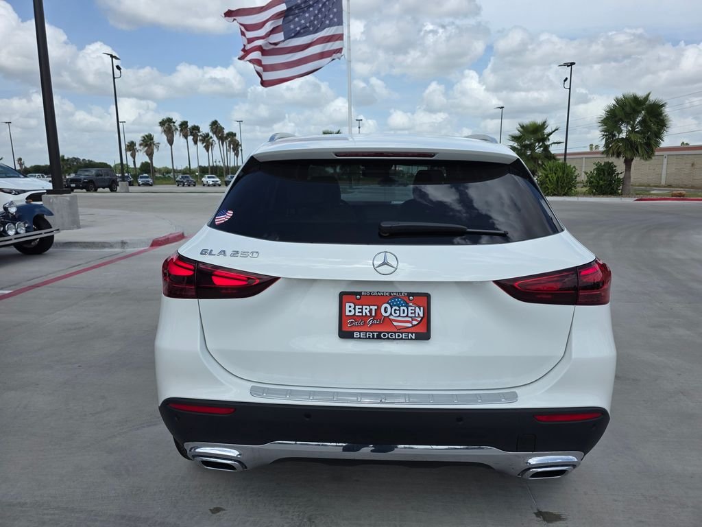 New 2026 Polar White Mercedes-Benz GLA 250 image 6