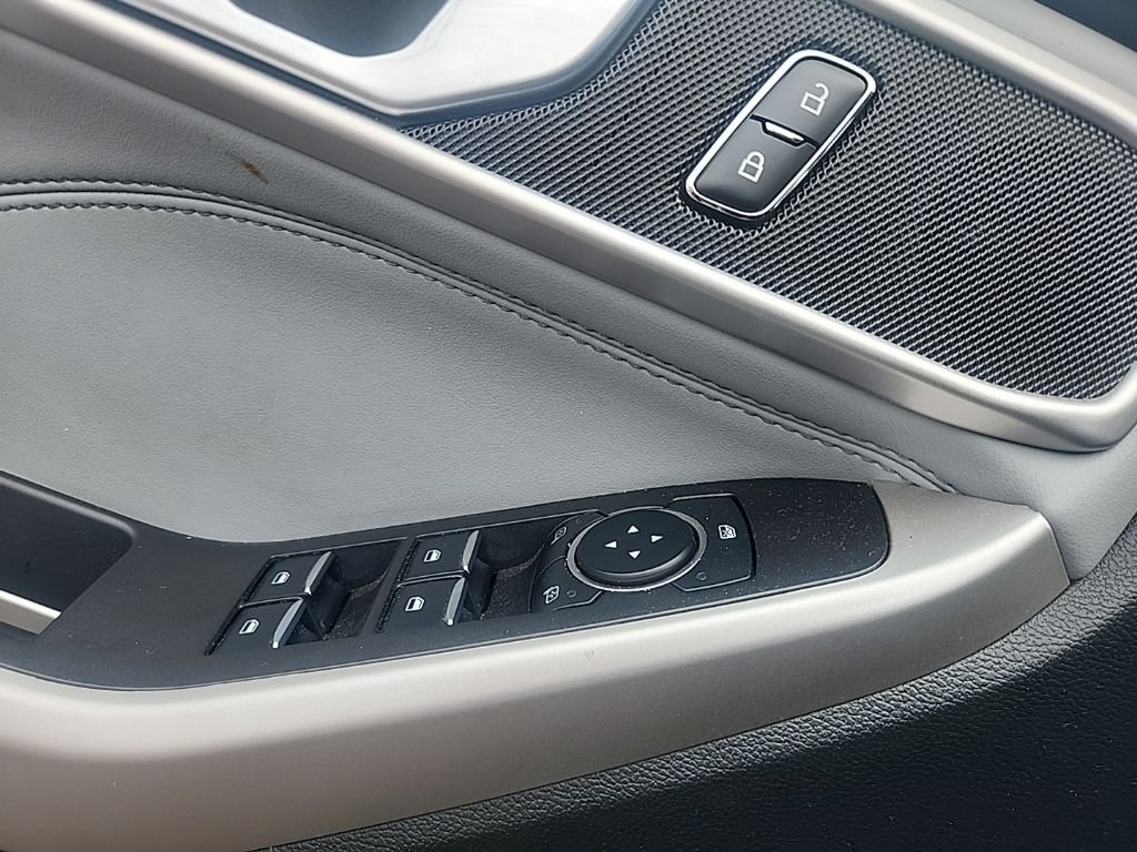 Used 2023 Silver Ford XLT image 26