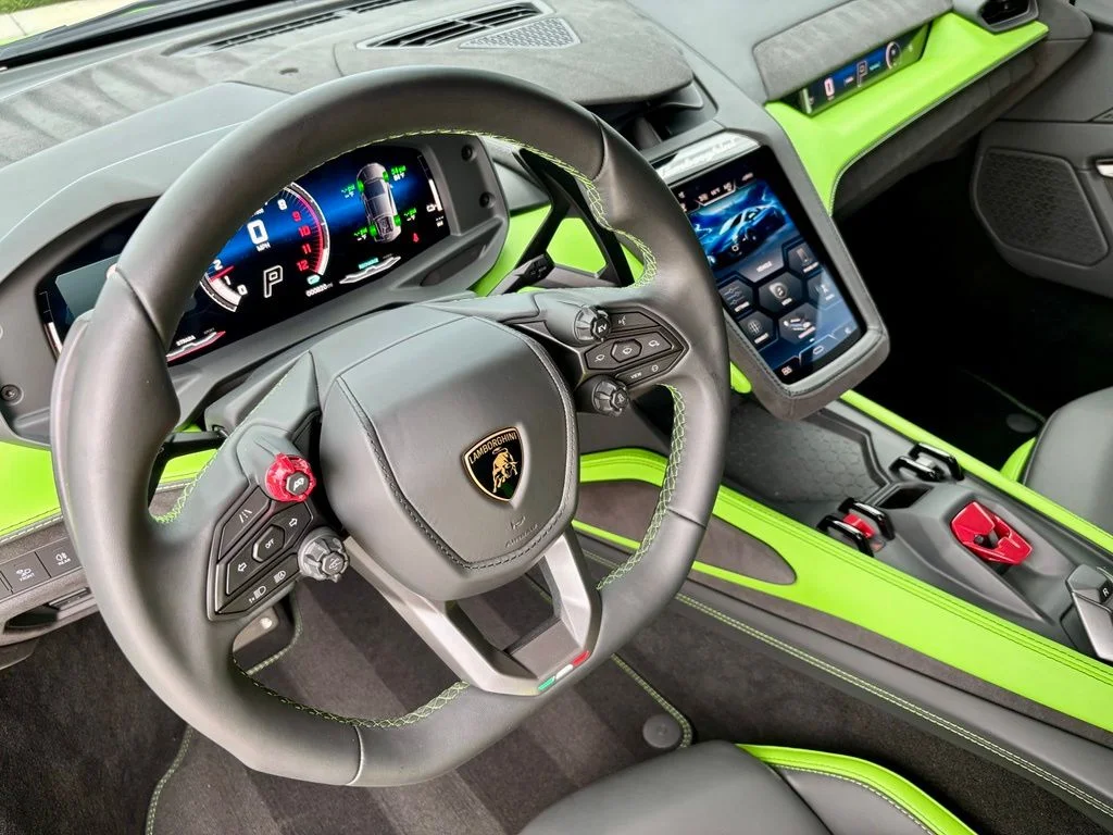 Used 2026 Verde Selvans Metallic Lamborghini  image 14