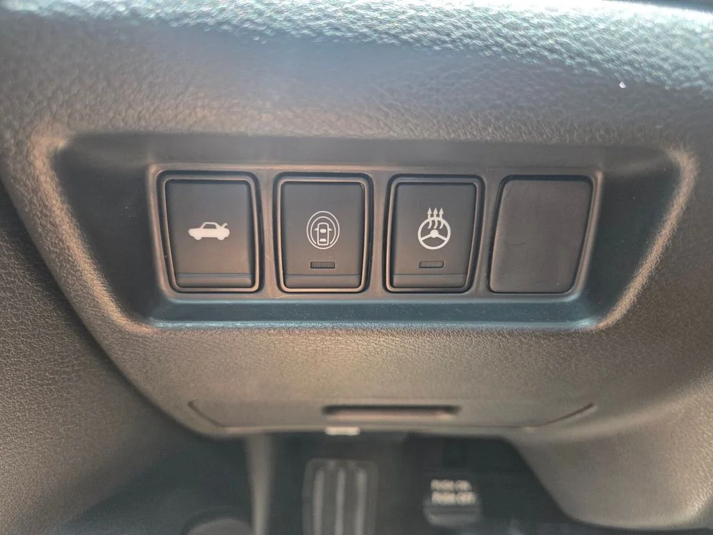 Used 2023 White Nissan SR image 12