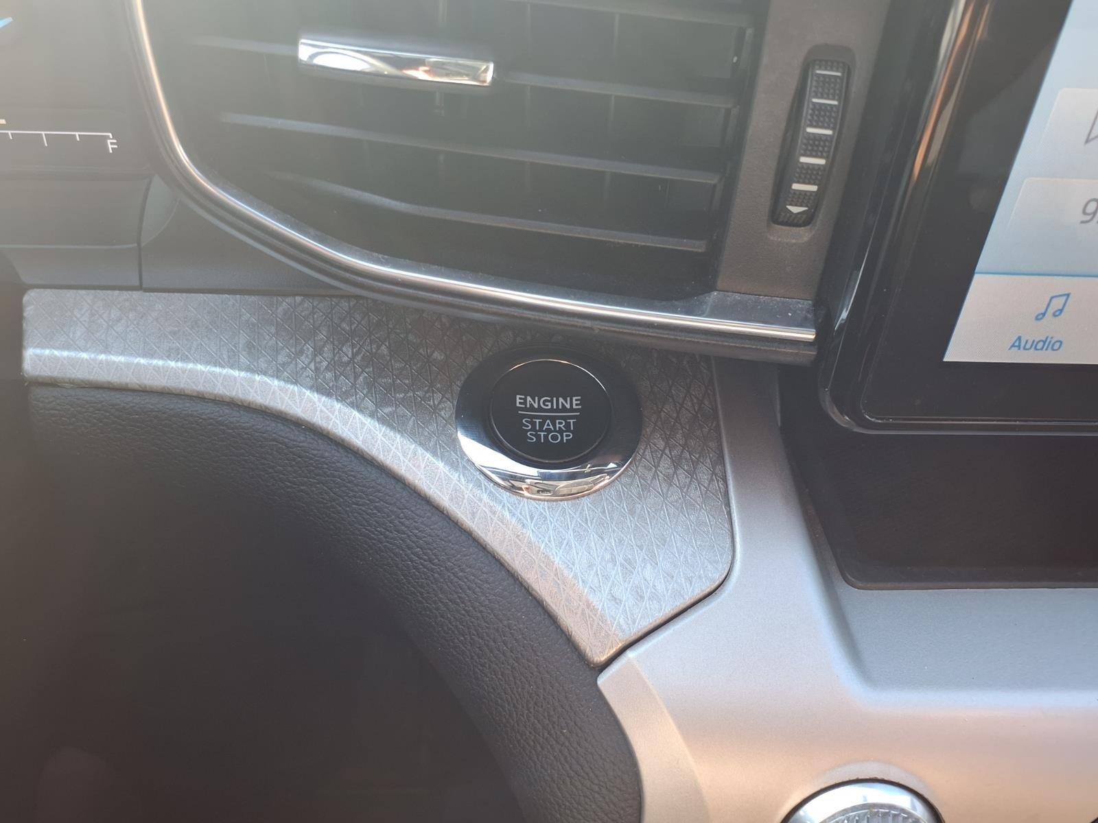 2022 Ford Explorer photo 22 of 27