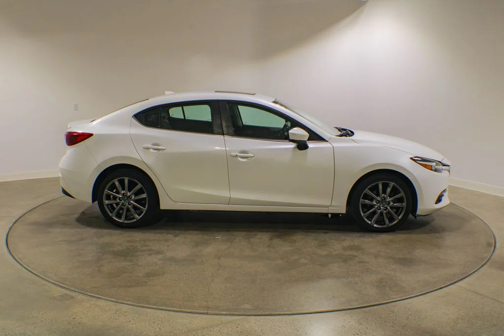 Used 2018 Snowflake White Pearl Mazda Grand Touring image 6