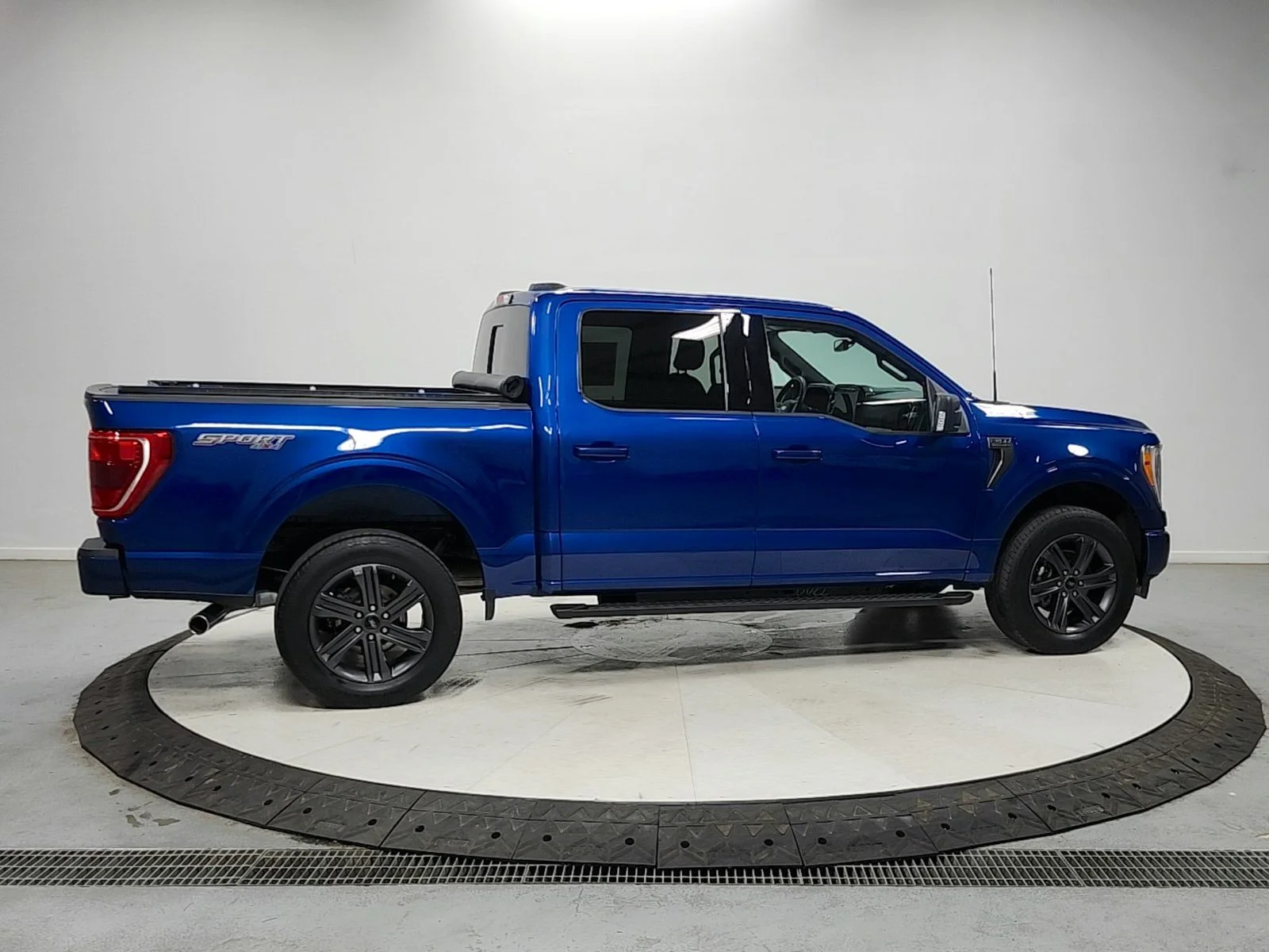 Used 2023 Blue Ford XLT image 8