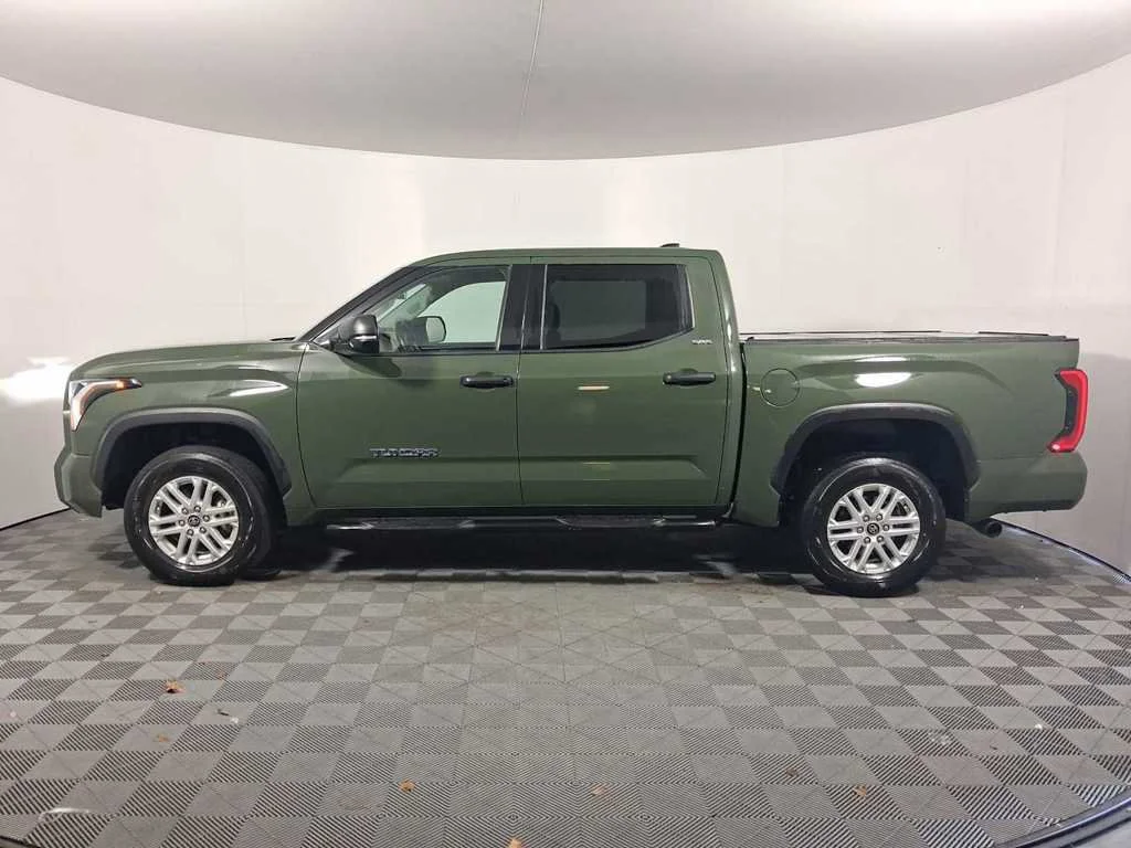 Used 2022 Green Toyota SR5 image 8