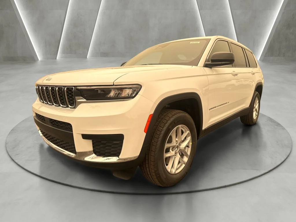New 2026 Bright White Clearcoat Jeep Laredo image 3