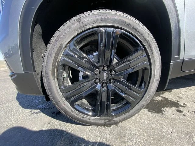 New 2026 Sterling Metallic GMC Elevation image 10