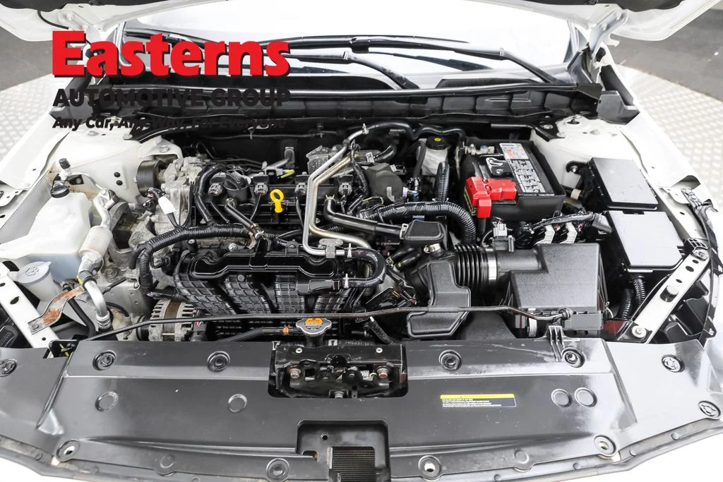 Used 2022 White Nissan 2.5 SL image 7