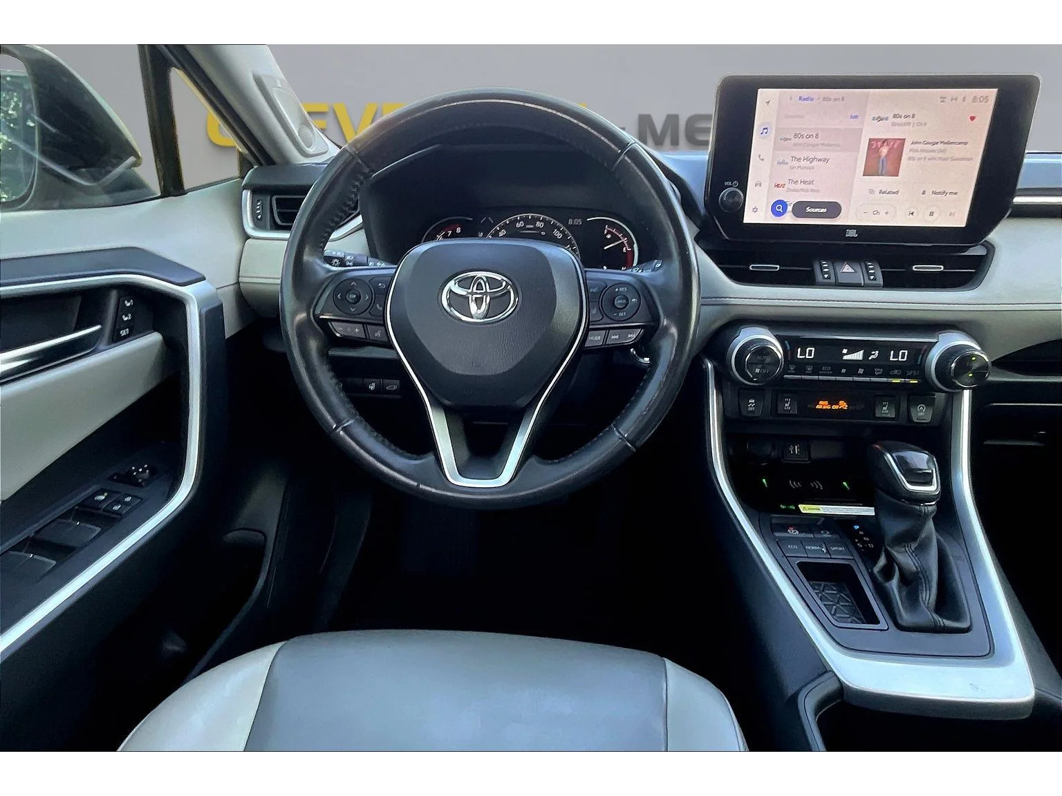 Used 2023  Toyota XLE Premium image 5