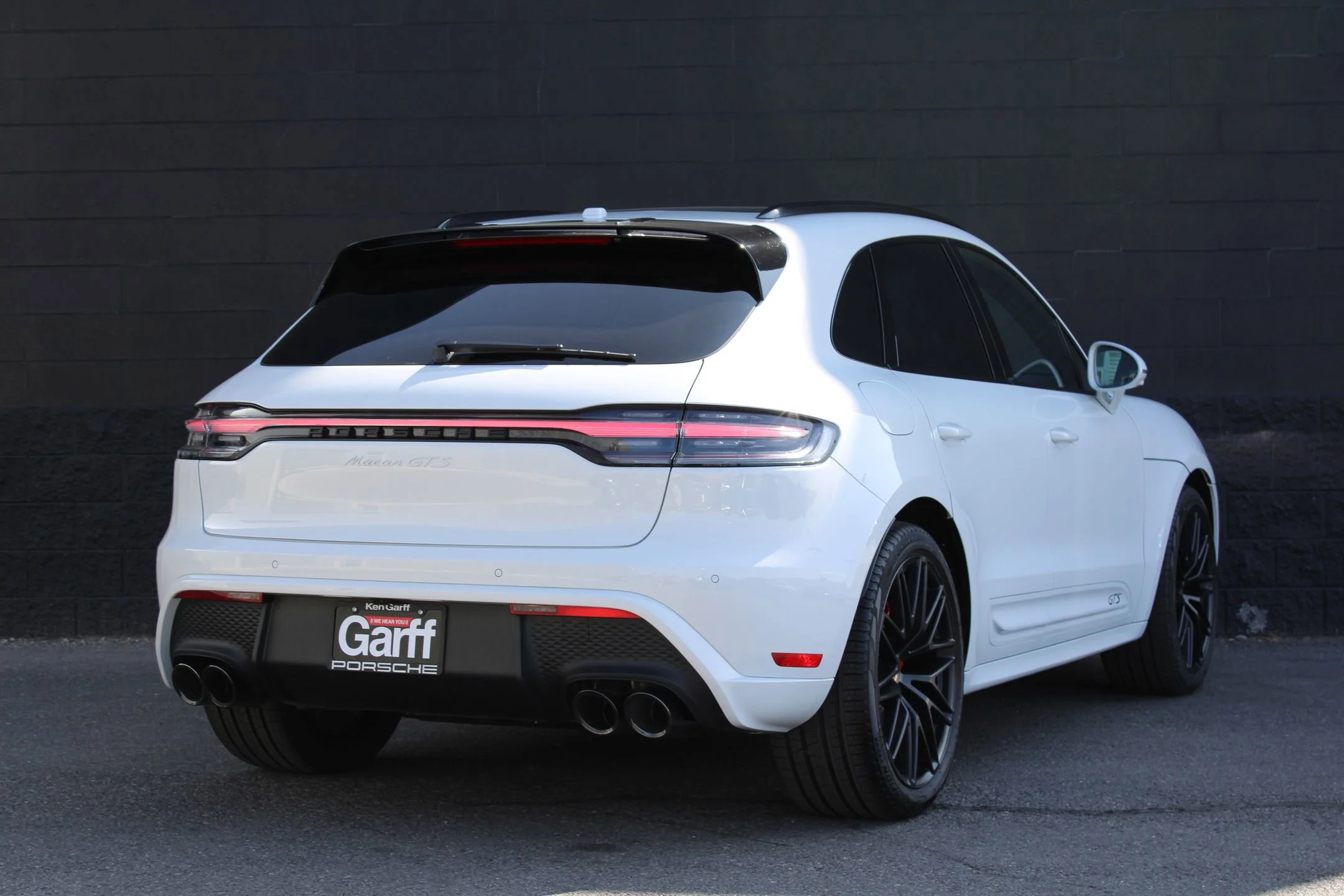 2026 Porsche Macan GTS - Photo 9