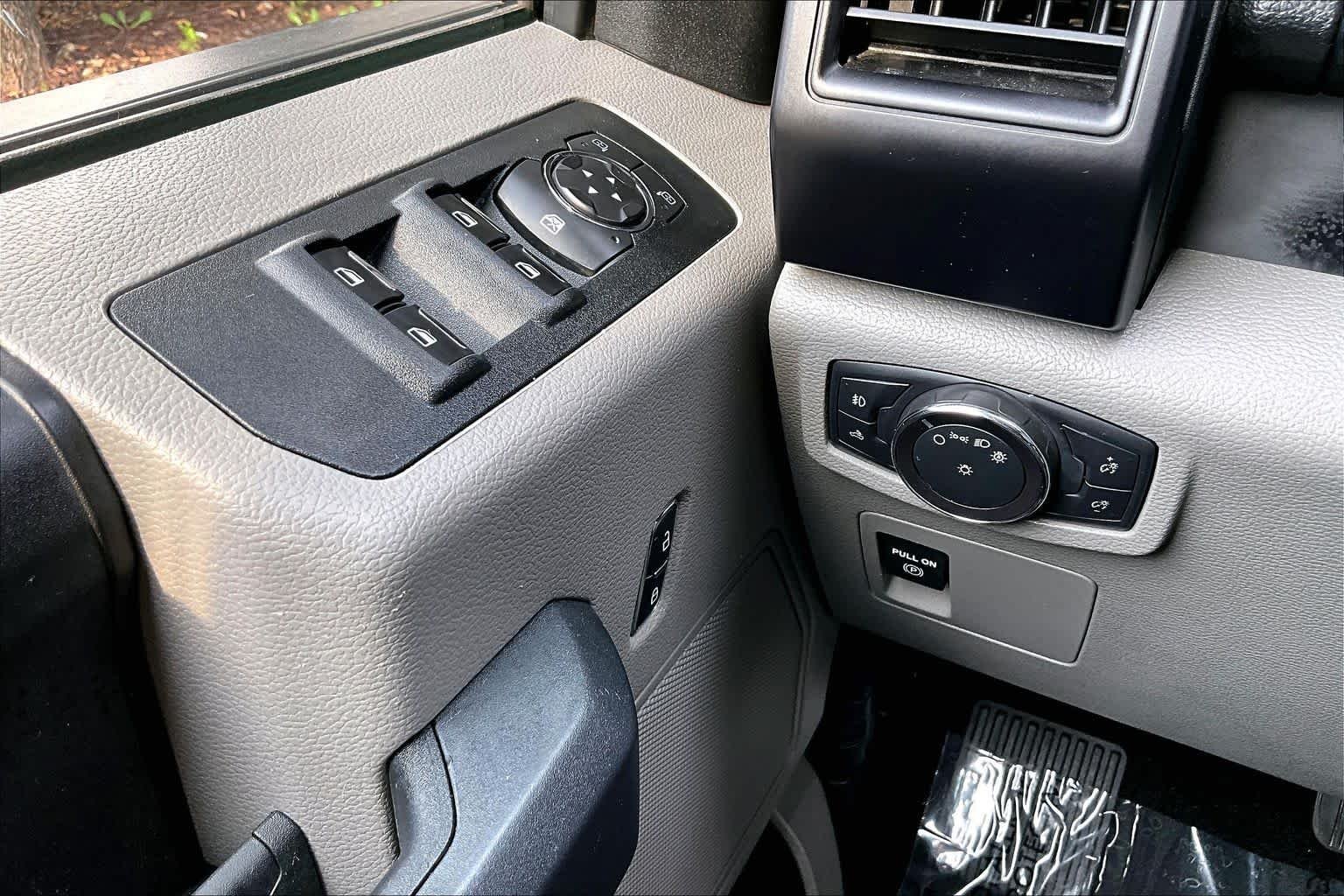 Used 2019 Magnetic Metallic Ford XL image 34