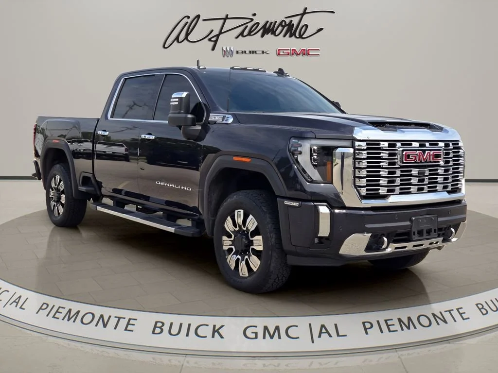 2024 GMC Canyon 4WD Denali Crew Cab Short Box's photo