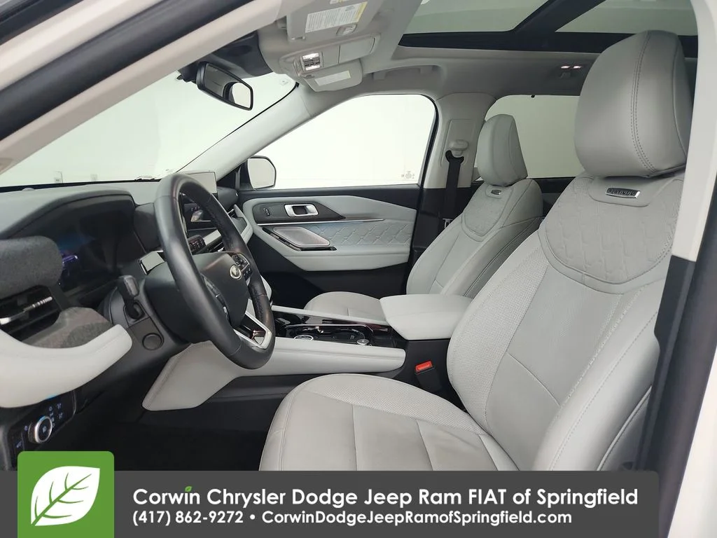 Used 2025 White Ford Platinum image 19