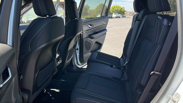 New 2026 Bright White Clear-Coat Exterior Paint Jeep Laredo image 18