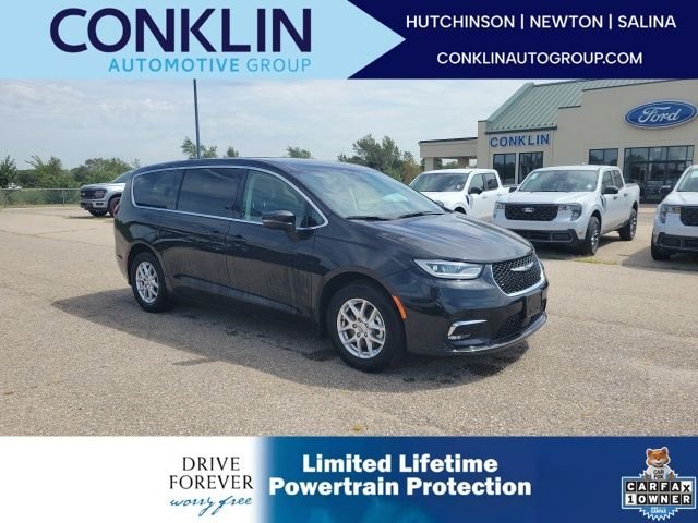 Used 2023 Black Chrysler Touring L image 1